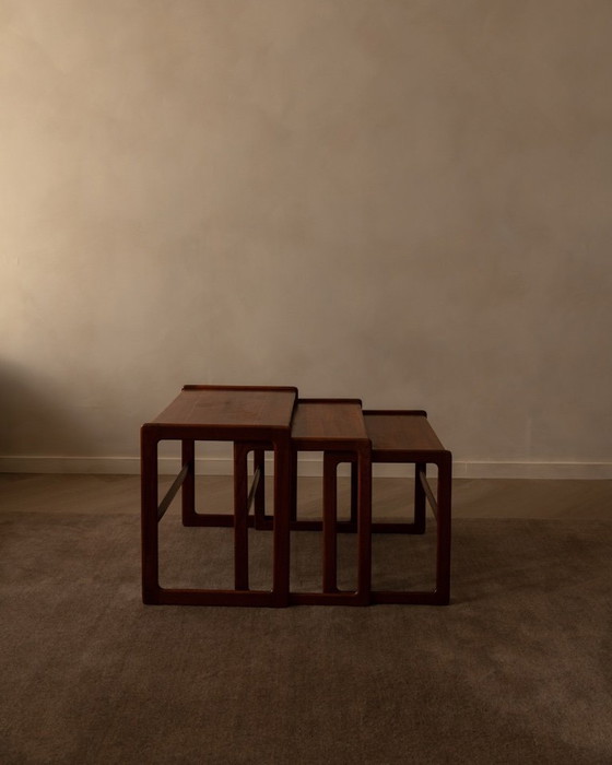 Image 1 of Tables d'appoint / tables gigognes vintage danoises en teck (lot de 3) – Arne Hovmand-Olsen pour Mogens Kold – Danemark, 1960