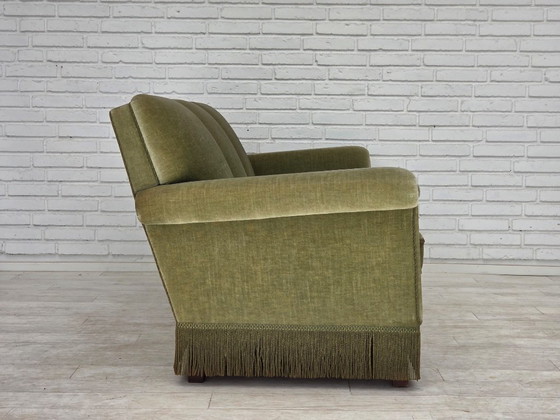 Image 1 of Deense driezitsbank uit de jaren 70, groen meubelvelours, beukenhout.