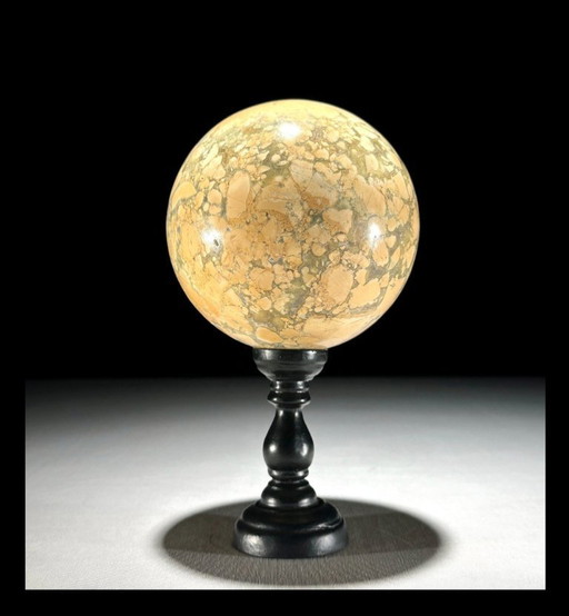 Natursteinornament auf Sockel – 2er-Set