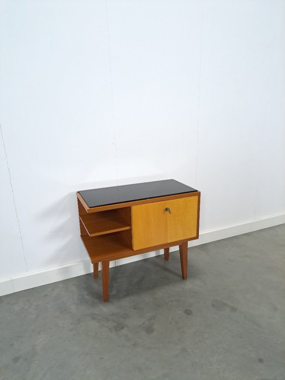 Image 1 of Mid-Century kastje J.D. Freese met klep en zwart opaline glas