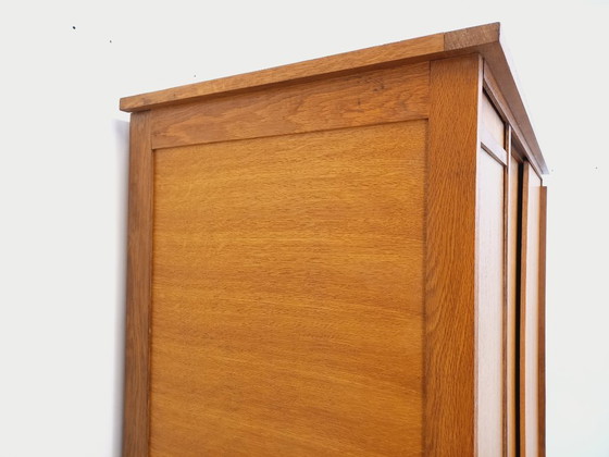 Image 1 of Vintage eikenhouten kledingkast uit de jaren 60