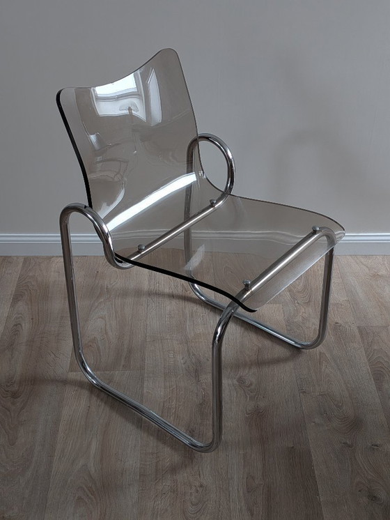 Image 1 of Chaise cantilever vintage moderne du milieu du siècle en chrome et acrylique fumé