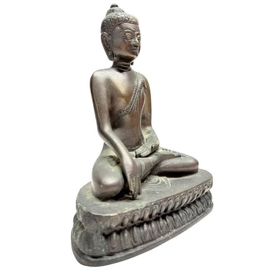 Nepalese Bronze Shakyamuni Buddha Statue with Bhumisparsha Mudra – Sculpture (photo 2 of 10)