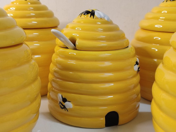 Image 1 of 4 "beehive" cups with lids + 1 "beehive" sugar bowl