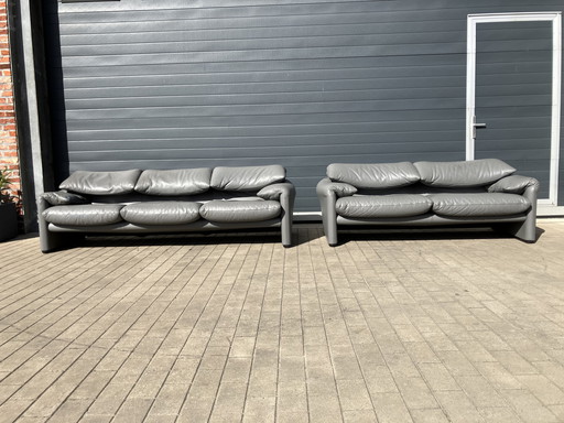 Cassina Maralunga 2.5 and 3-Seater in Very Good Condition, Original Grey Pelle Leather