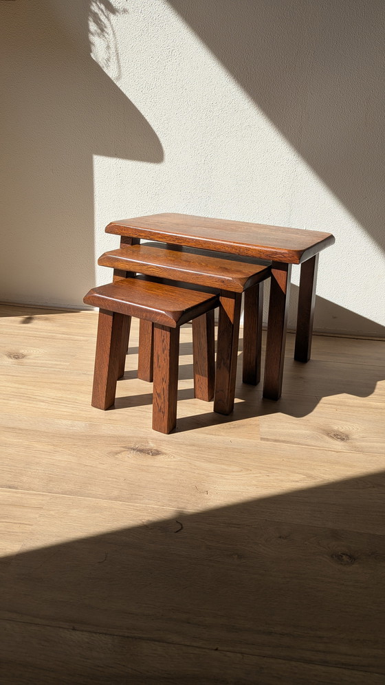 Image 1 of Set aus 3 brutalistischen Eichenholz-Beistelltischen im Mid-Century-Stil