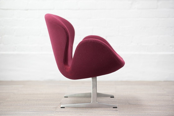 Image 1 of Fritz Hansen Schwanen-Sofa, 2-Sitzer