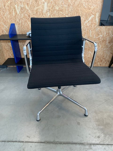 Sedia Vitra Eames EA108 hopsak