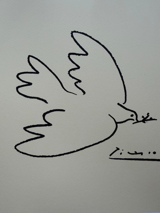 Image 1 of Pablo Picasso (1881-1973), La Colombe De La Paix, 1945, Copyright Picasso 2023, impreso en el Reino Unido