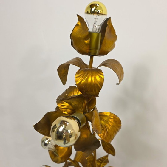 Image 1 of Lámpara floral de Hans Kögl con cuatro flores. Totalmente dorada y hecha a mano.