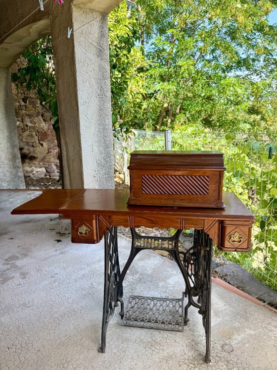 Image 1 of Vintage Singer naaimachine met accessoires