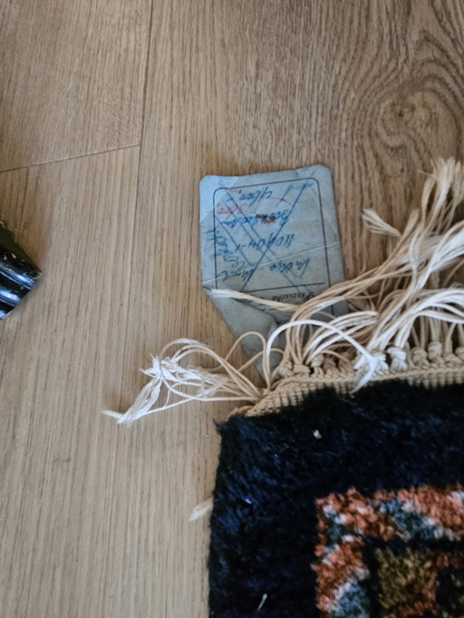 Alfombra persa de 200 x 300 cm, colores únicos. Incluye etiqueta de precio.