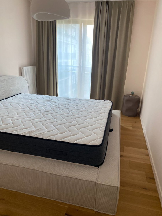 Image 1 of Beige Bed met Koffer Beige Ribfluweel 180x200cm