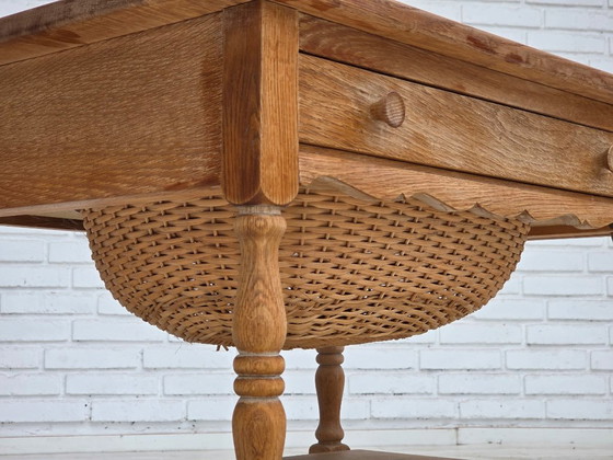Anni '70, Tavolino scandinavo con cassetti, legno massello di rovere, rattan. – Tavolini (photo 19 of 21)