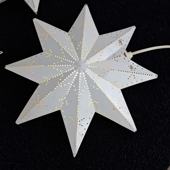 Image 1 of 3 étoiles de Noël vintage en métal perforé blanc des années 70