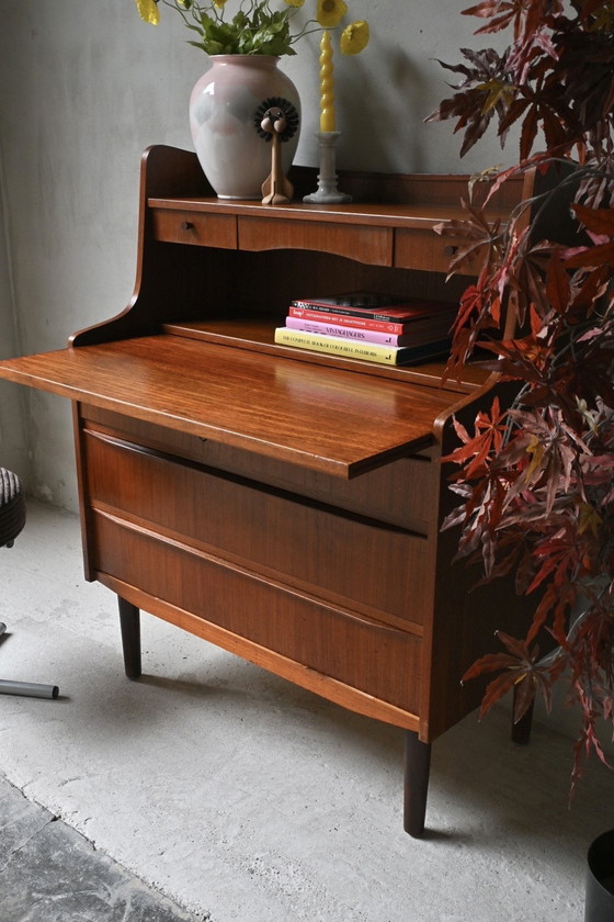 Image 1 of Scrivania/toletta di design danese con specchio nascosto