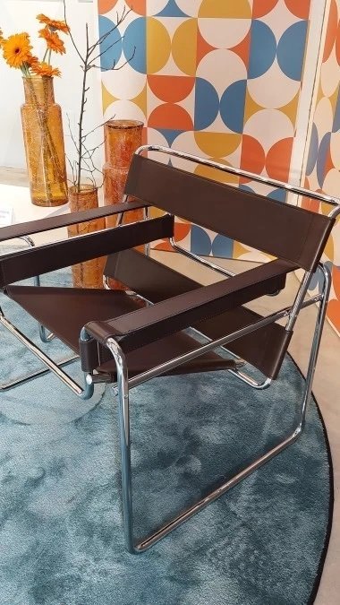 Image 1 of Knoll Wassily B3 2 Fauteuils en cuir marron tabac neufs et inutilisés Par Marcel Breuer