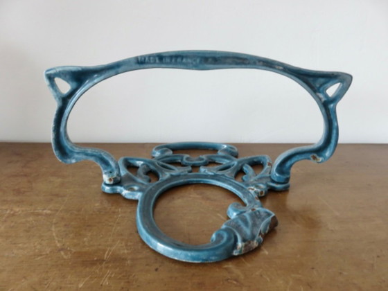 Image 1 of Handdoekrek in art nouveau-stijl van Hector Guimard, geëmailleerd gietijzer, Frankrijk, 1920.