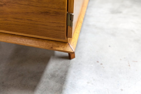 Image 1 of Französischer Kleiderschrank mit geschwungenen Beinen, 3 Türen, 1 Spiegel (27 x 130 cm) und 1 Schublade