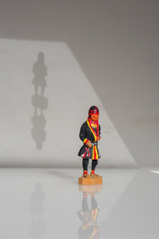 Skandinavische traditionelle handgeschnitzte samische Figur aus der Mitte des 20. Jahrhunderts von Georg (photo 12 of 17)