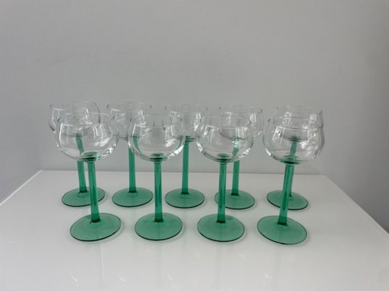 Image 1 of Set van 9 Franse vintage glazen groene steel