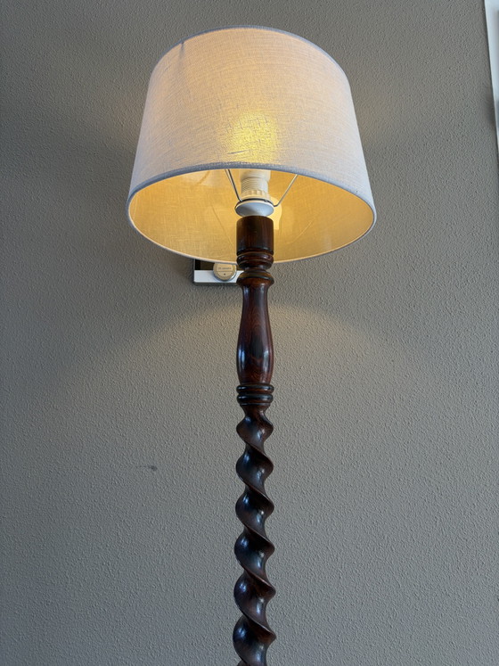 Vintage Gedraaide Houten Vloerlamp Met Riverdale Kap – Vloerlampen, Textile, Wood (photo 3 of 6)