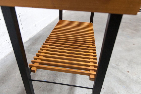 Image 1 of Serveerwagen uit de jaren 60, hifi-kast op wieltjes in teakhout, zwart metaal en glazen blad.