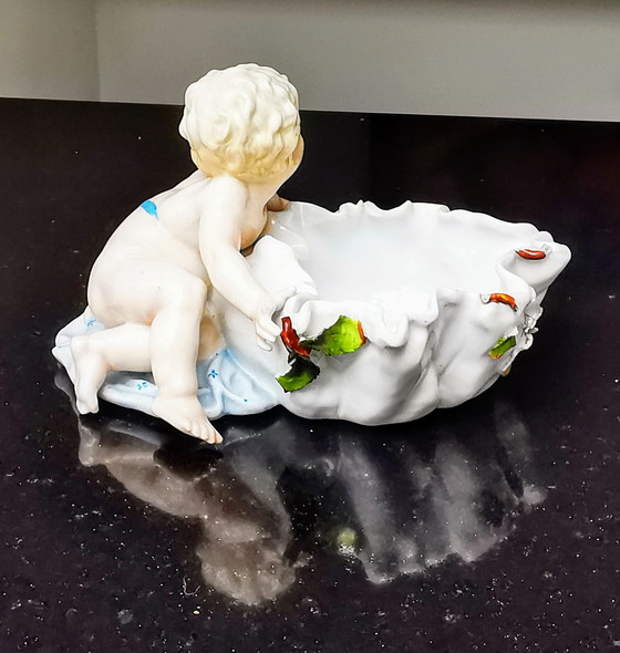 Image 1 of Plaue Thüringen Von Schierholz, superbe hand modeled porcelain Round bowl