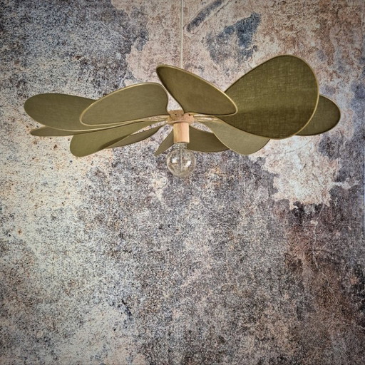 Hängeleuchte Blume, Modell Orphéa, 12 Blütenblätter aus vergoldetem Metall und Leinen (Farbton nach Wahl)