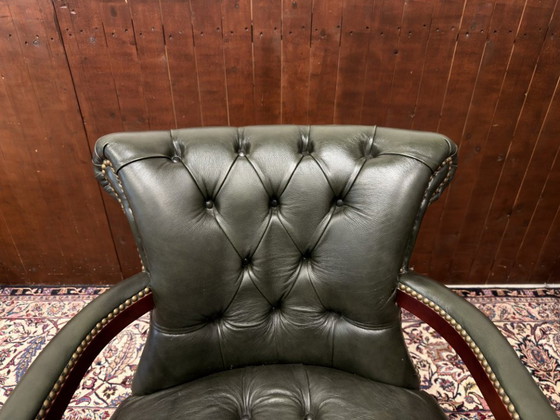 Silla de oficina Chesterfield inglesa verde – Sillas de oficina, Leather, Wood (photo 5 of 8)