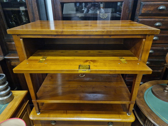 Image 1 of Klassiek Frans tv-meubel, sidetable, wandtafel, laptoptafel, met klepdeurtje afm. 87x48cm en 72cm hoog.
