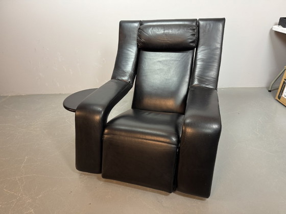 Image 1 of Italian Mid-Century Design 'Kilkis' Black Leather Lounge Chair with Integrated Small Sidetable, Designed by Ammaniti & Vitello 