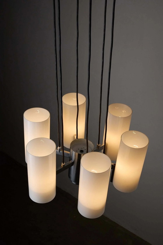 Lustre chromé à six bras avec diffuseurs cylindriques en verre opalin, Europe, années 1970, Plafonniers (photo 6 sur 10)