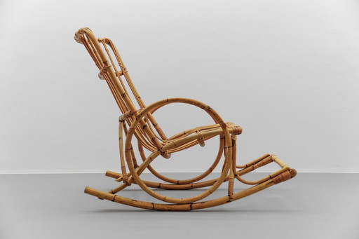 Sedia a dondolo in rattan e bambù, stile Mid-Century Modern, anni '60