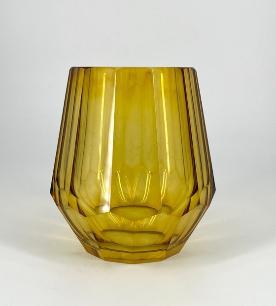 Image 1 of Art Deco Facetten-Vase – Bernstein – Stil Josef Hoffmann / Moser (1920er)