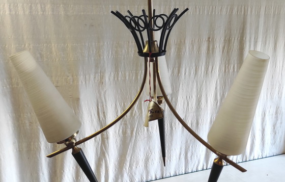 Image 1 of Lampadario modernista in metallo oro e nero, paralume a tulipano opalino - anni '50