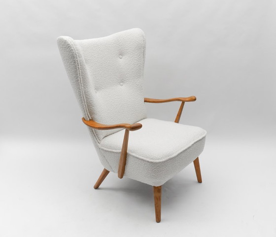 Image 1 of Grandi poltrone con schienale alto in tessuto bouclé bianco e braccioli ergonomici, anni '50