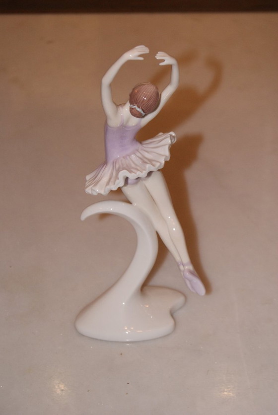 Image 1 of Statuette en porcelaine du Palais Royal