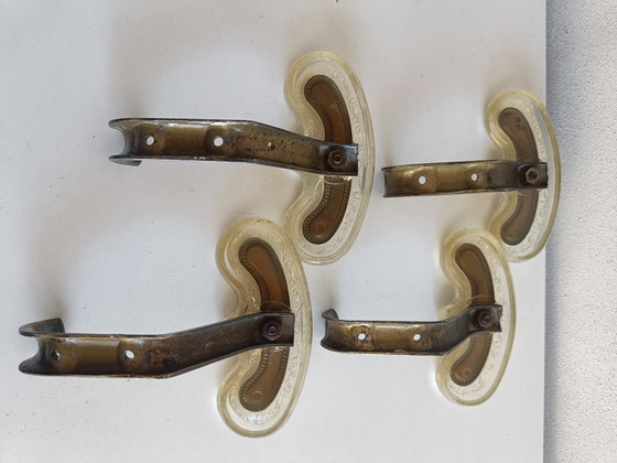 Image 1 of Set van 4 vintage wandhaken van verguld metaal en decoratief plastic – Italiaans design uit de jaren 1950/60