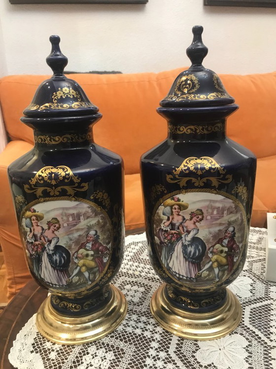 Image 1 of Garniture d'horloge, vases et coffre en porcelaine de Limoges/Sèvres