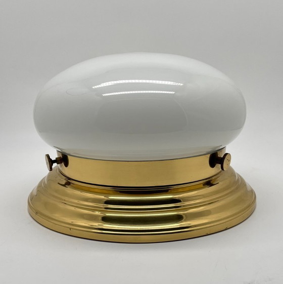 Image 1 of Plafondlamp in mid-century modern stijl – Art Deco – Opaalglas & Messing