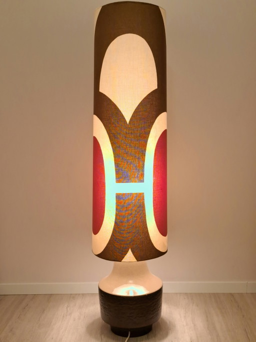 Vintage vloerlamp uit de jaren 70 – keramische voet en originele stoffen kap – mid-century/space age