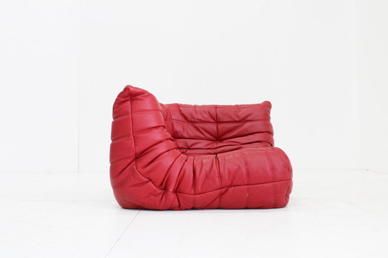Image 1 of Poltrona angolare Togo in pelle rossa Ligne Roset Michel Ducaroy