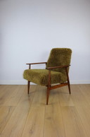 Sillón 'Lis', años 70, color marrón caqui/verde oliva, pelo largo, diseño Rudy bouclé Henryk Lis - 2 unidades disponibles