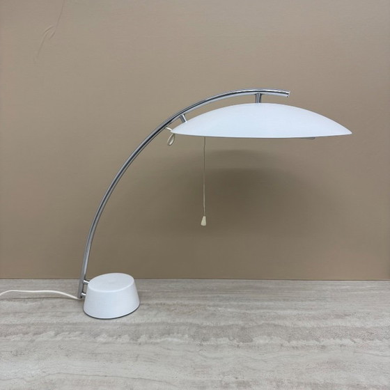 Tafellamp met gebogen arm en witte kap, Ikea, Tafellampen, Metaal, Chroom, Modern (foto 3 van 15)