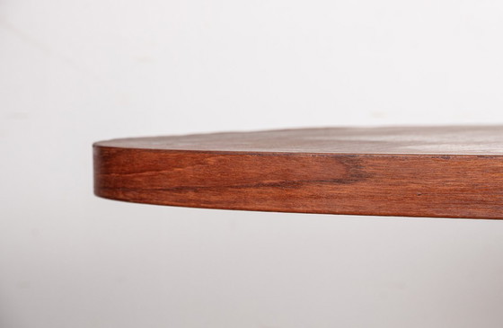 Image 1 of Zeer grote Deense teakhouten eettafel, ovaal en uitschuifbaar, met centrale voet, model HM 55, John Mortensen Dyrlund.