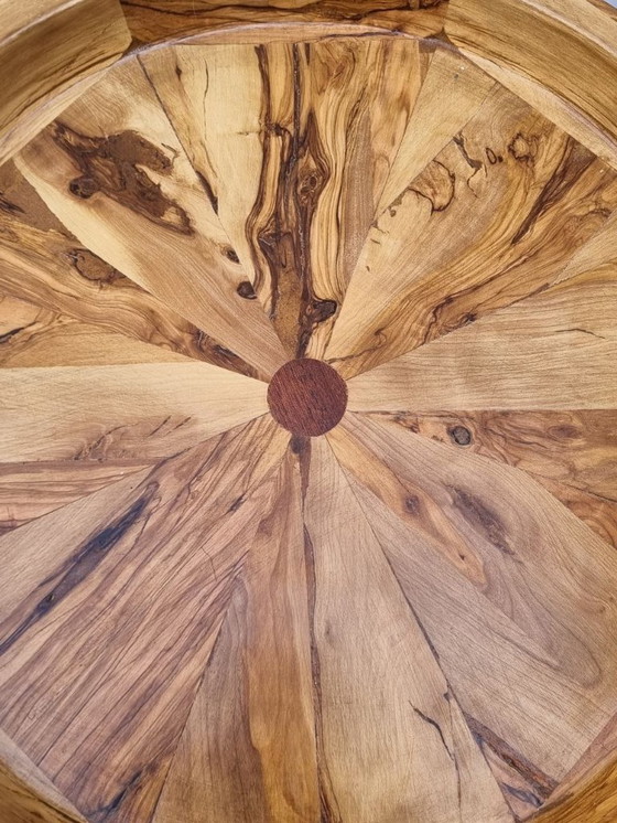 Image 1 of Handgemaakte mahoniehouten bijzettafel – Handgemaakt in Marokko | Handgemaakte mahoniehouten bijzettafel – Marokkaans ambacht