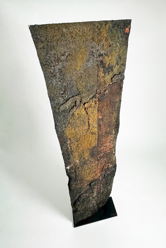 Image 1 of 🏔️ Matière et mythe : Stèle impressionnante de l’artiste suisse Pierre Casè (1944–2022)