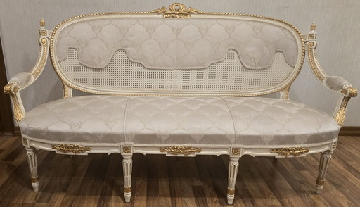 Salonsuite in verguld hout in Lodewijk XVI-stijl: bank, 4 fauteuils en 3 onyxtafels