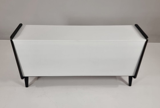 Image 1 of Vintage commode van essenhout, jaren 70